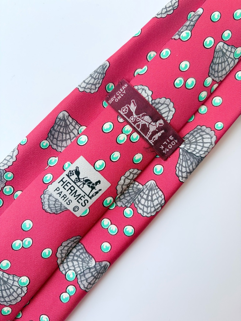 Hermès Paris 7495 IA Red Seashell & Pearl Motif Silk Tie